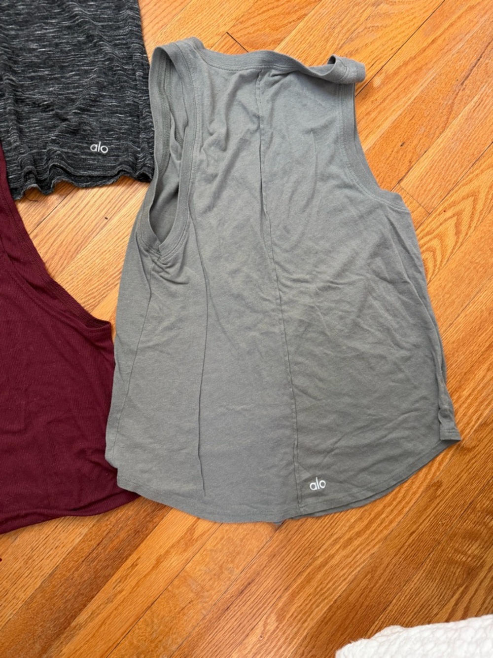 Alo Yoga Tank Tops Set of 4 Size small - Picture 4 of 5